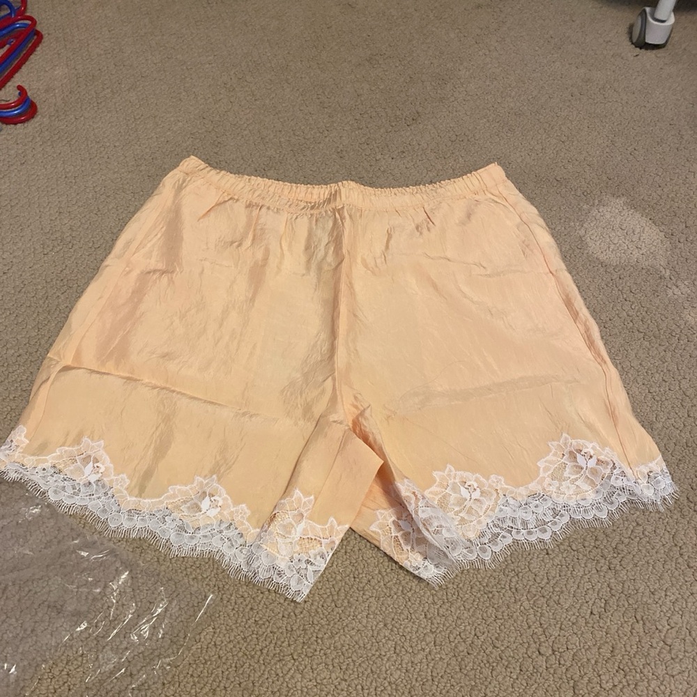 J Crew brand lace trim shorts. Elastic waist, very stylish. New with tags - Picture 4 of 6